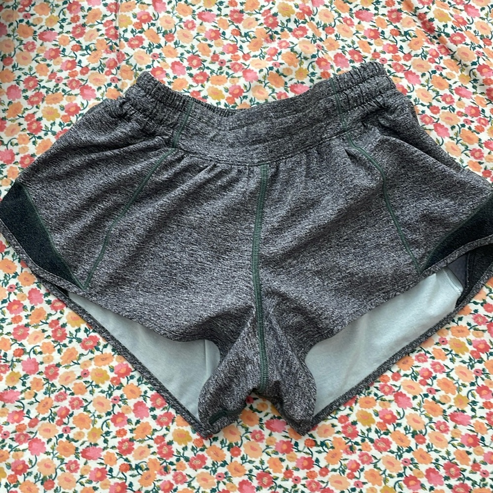 Lululemon hotty hot high rise lined shorts (2.5)